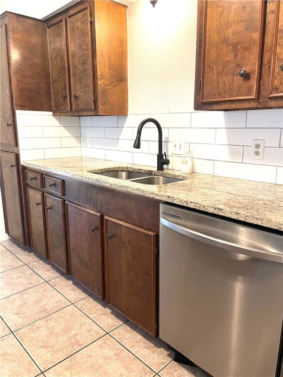 744 Alhambra Dr, Corpus Christi, TX 78418 — photo 5