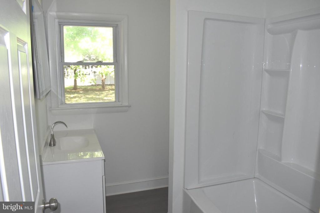 Image 13 of property listing at 111 RICHARDSON DR, Cambridge, MD 21613