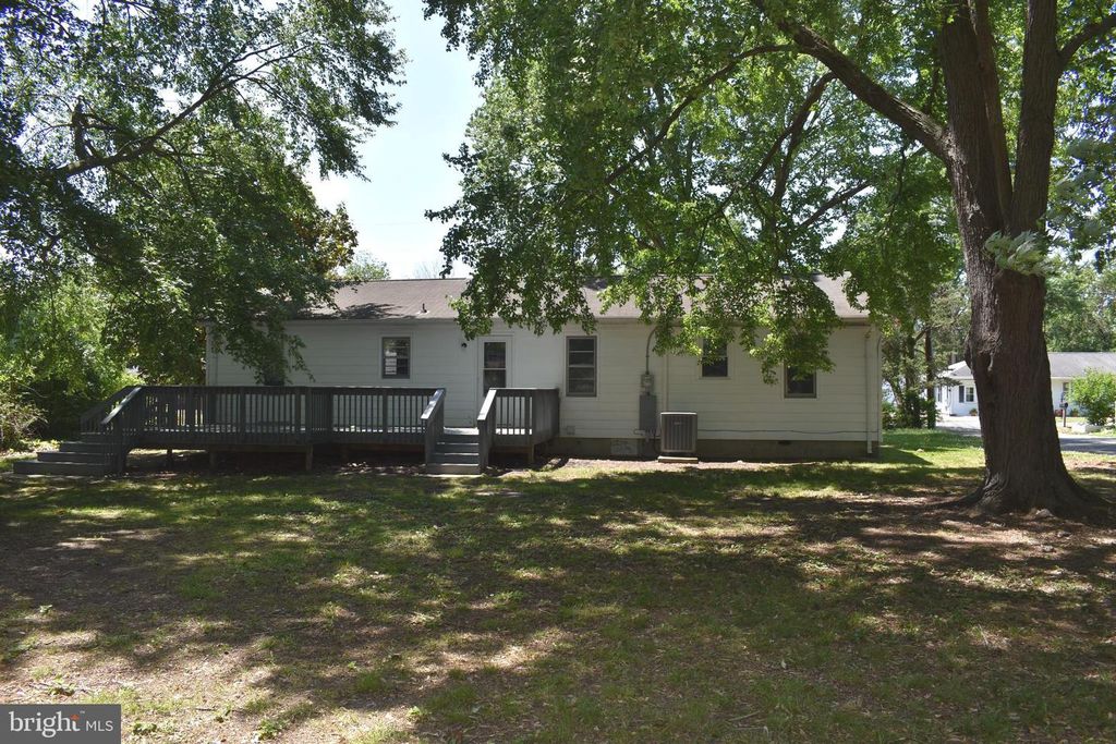 Image 3 of property listing at 111 RICHARDSON DR, Cambridge, MD 21613
