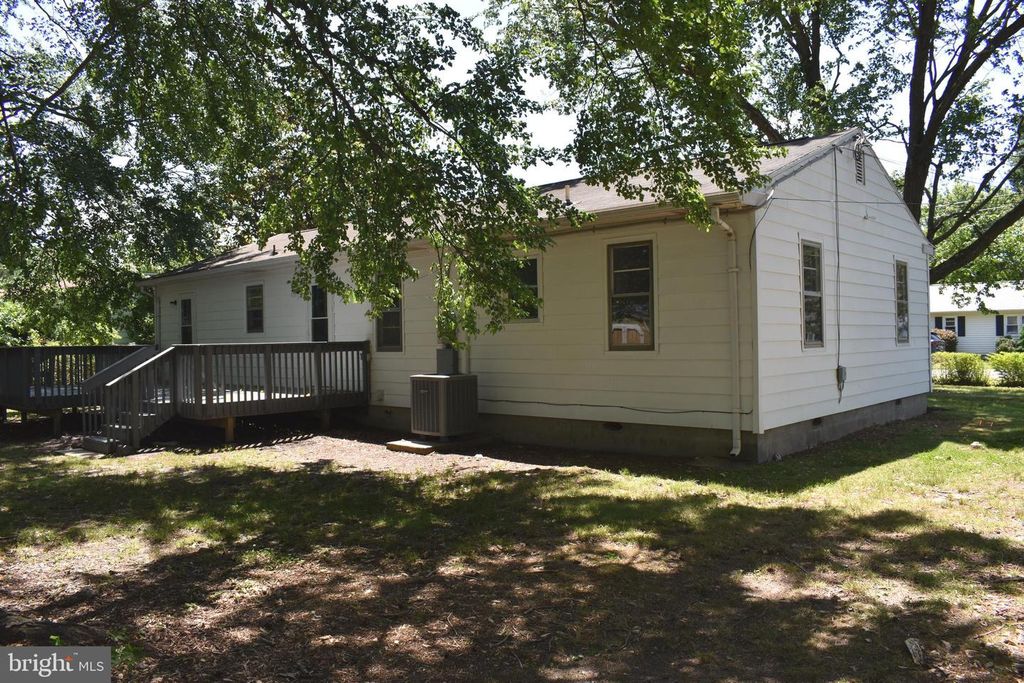 Image 4 of property listing at 111 RICHARDSON DR, Cambridge, MD 21613