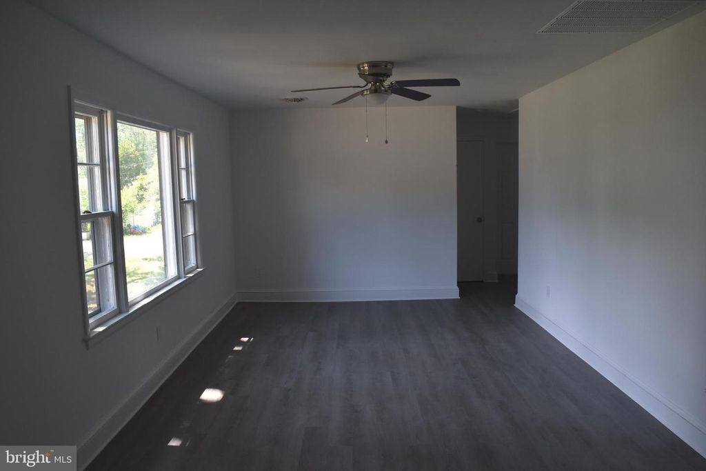 Image 5 of property listing at 111 RICHARDSON DR, Cambridge, MD 21613