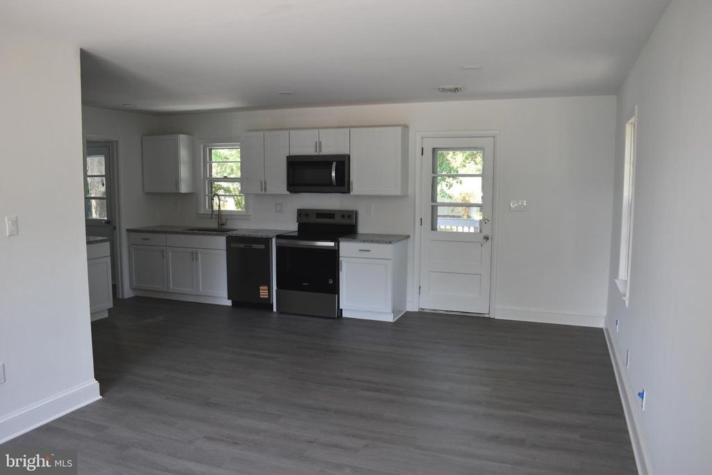 Image 9 of property listing at 111 RICHARDSON DR, Cambridge, MD 21613