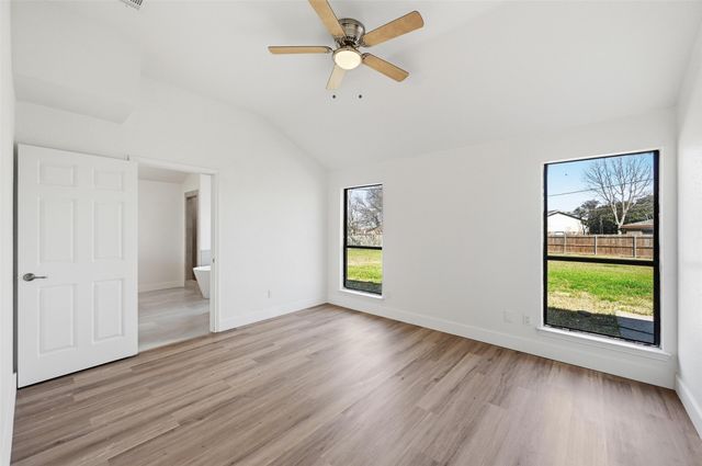 6301 Meadow Glen Drive, Arlington, TX 76018