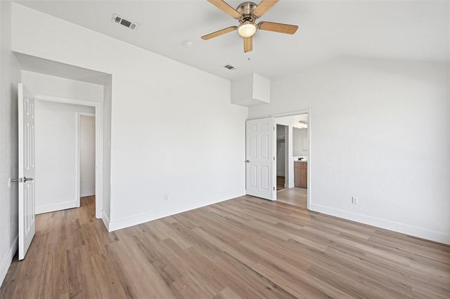 6301 Meadow Glen Drive, Arlington, TX 76018