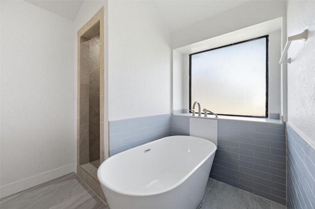 6301 Meadow Glen Drive, Arlington, TX 76018