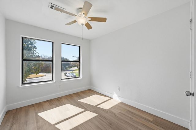 6301 Meadow Glen Drive, Arlington, TX 76018