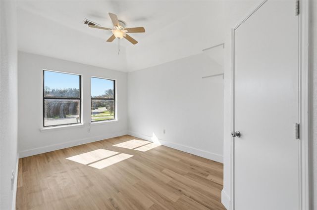 6301 Meadow Glen Drive, Arlington, TX 76018