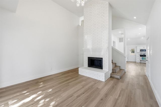 6301 Meadow Glen Drive, Arlington, TX 76018