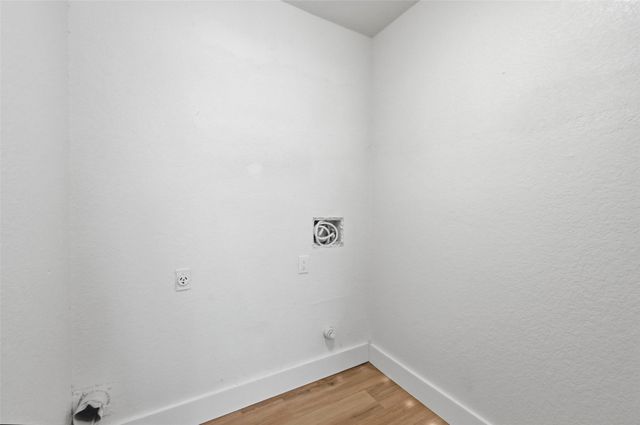 6301 Meadow Glen Drive, Arlington, TX 76018