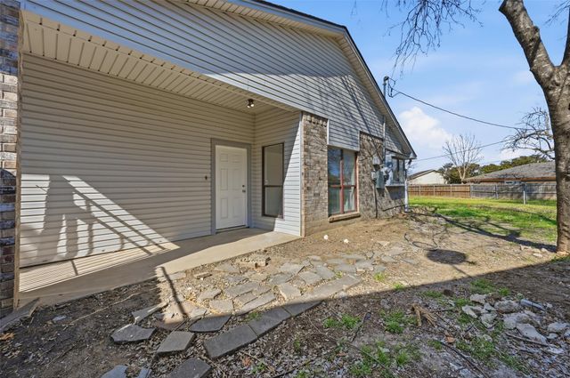 6301 Meadow Glen Drive, Arlington, TX 76018