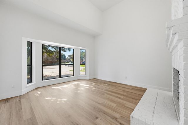 6301 Meadow Glen Drive, Arlington, TX 76018