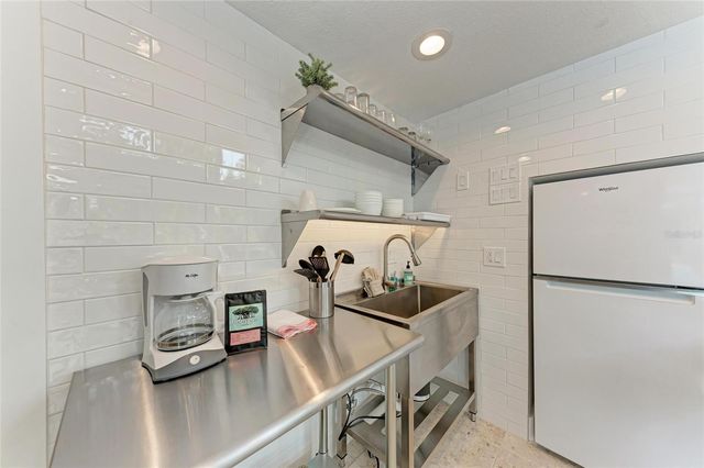 116 HAMMOCK ROAD, Anna Maria, FL 34216