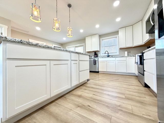 103 E Warren Street, Mitchell, IN 47446