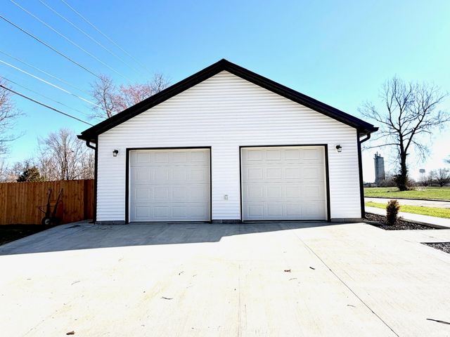 103 E Warren Street, Mitchell, IN 47446