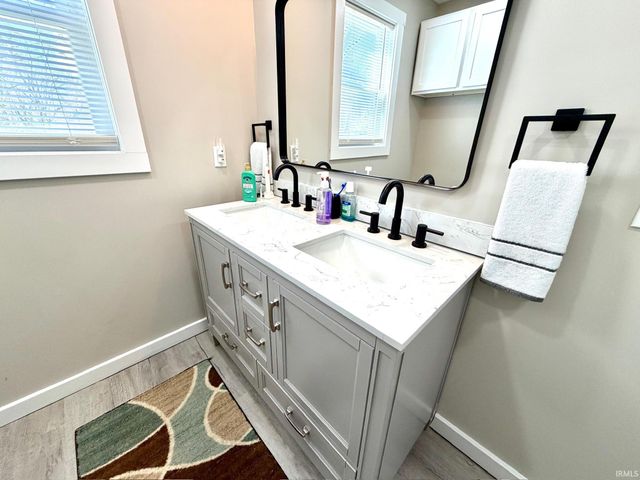 103 E Warren Street, Mitchell, IN 47446