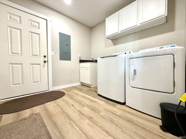 103 E Warren Street, Mitchell, IN 47446