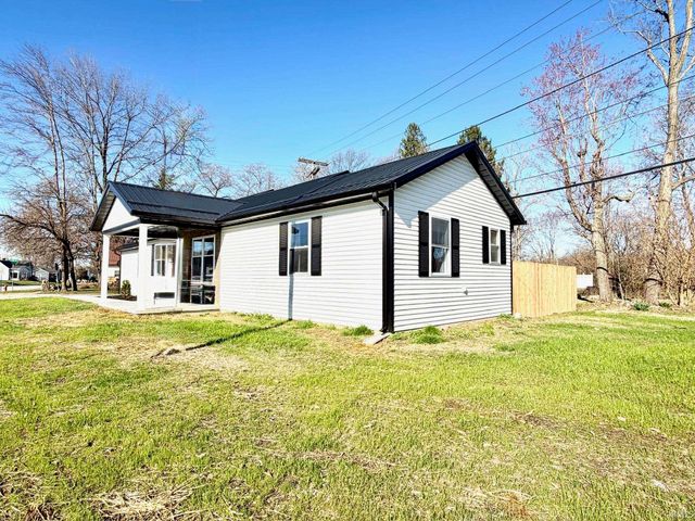 103 E Warren Street, Mitchell, IN 47446