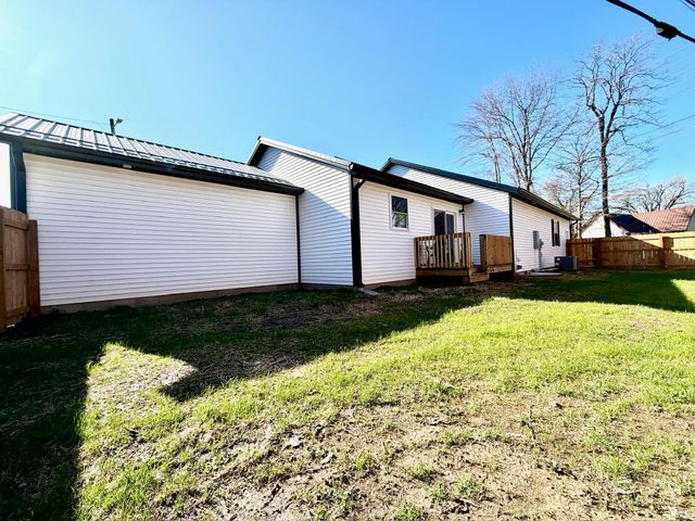 103 E Warren Street, Mitchell, IN 47446