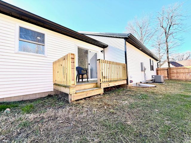 103 E Warren Street, Mitchell, IN 47446