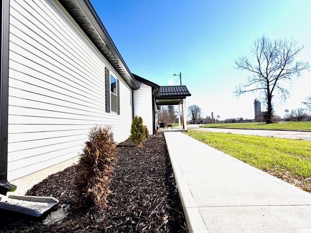103 E Warren Street, Mitchell, IN 47446