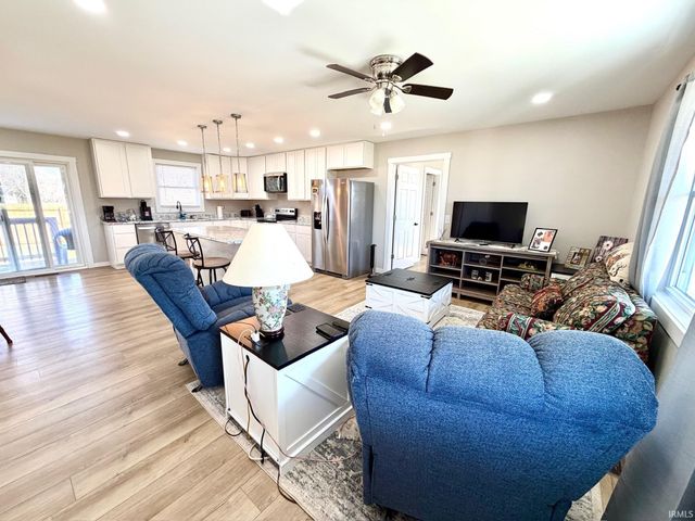 103 E Warren Street, Mitchell, IN 47446