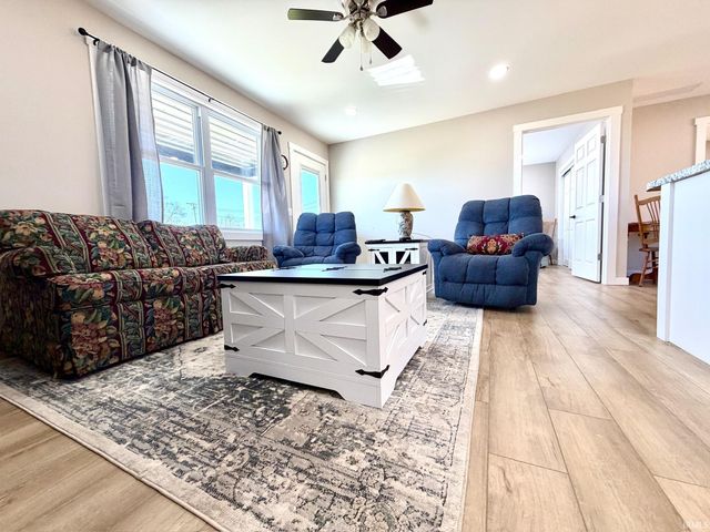 103 E Warren Street, Mitchell, IN 47446