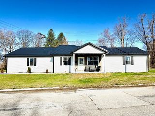 103 E Warren Street, Mitchell, IN 47446