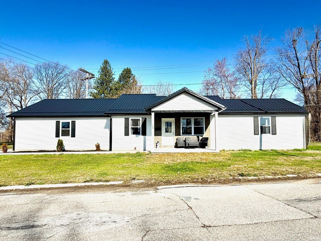 103 E Warren Street, Mitchell, IN 47446