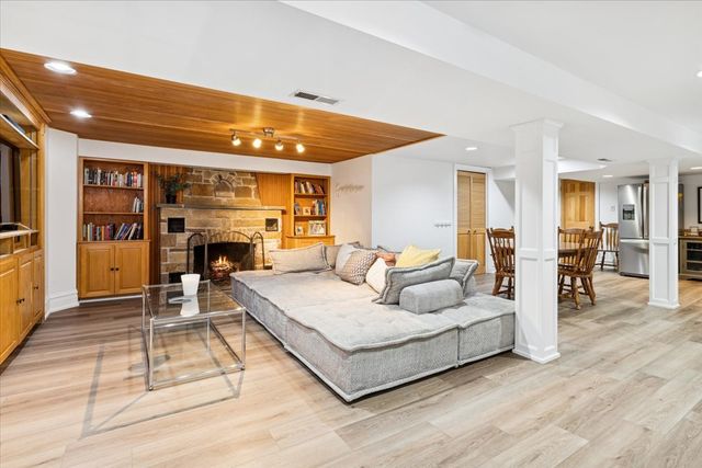 6770 N Keota Avenue, Chicago, IL 60646