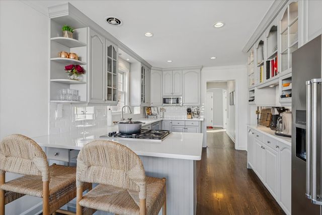 6770 N Keota Avenue, Chicago, IL 60646