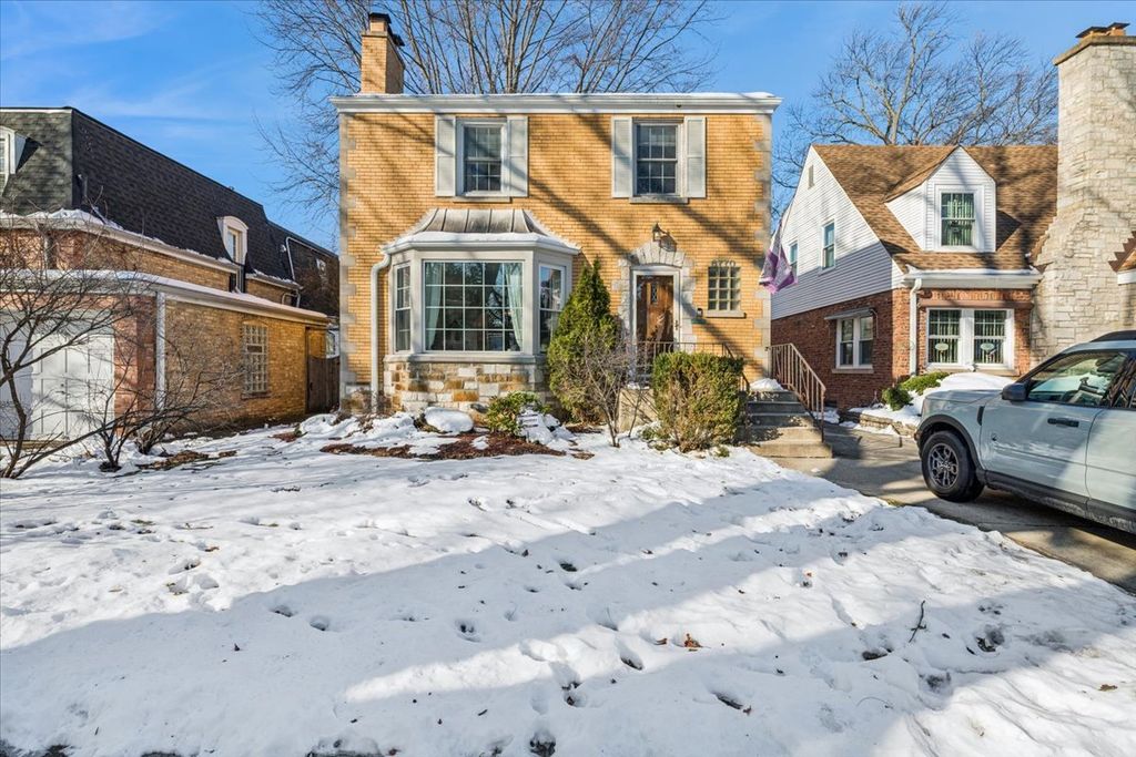 6770 N Keota Avenue, Chicago, IL 60646