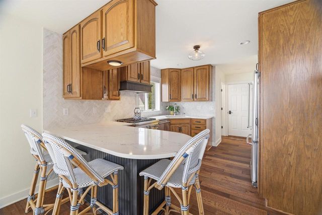 6097 E LYNGAAS ROAD, Winneconne, WI 54986