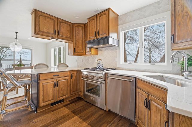 6097 E LYNGAAS ROAD, Winneconne, WI 54986