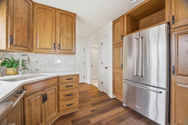 6097 E LYNGAAS ROAD, Winneconne, WI 54986
