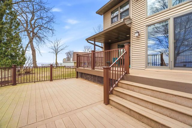 6097 E LYNGAAS ROAD, Winneconne, WI 54986