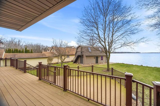 6097 E LYNGAAS ROAD, Winneconne, WI 54986