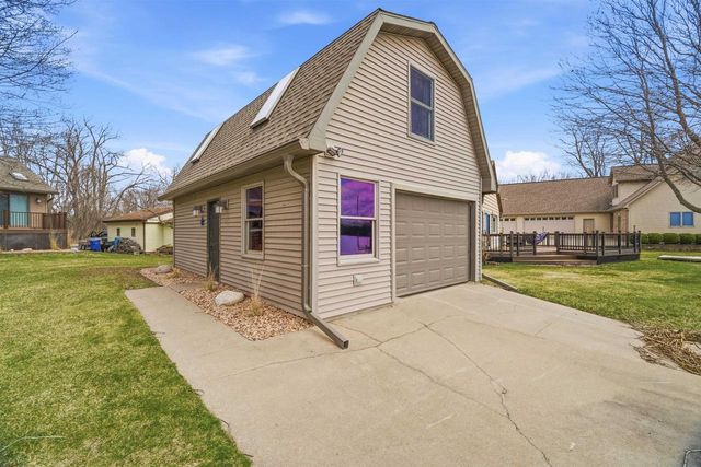 6097 E LYNGAAS ROAD, Winneconne, WI 54986