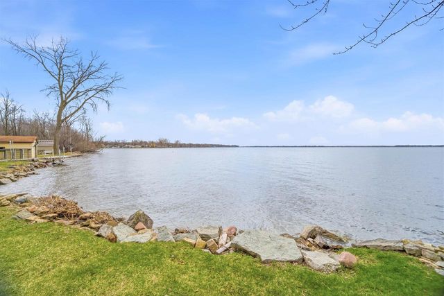 6097 E LYNGAAS ROAD, Winneconne, WI 54986