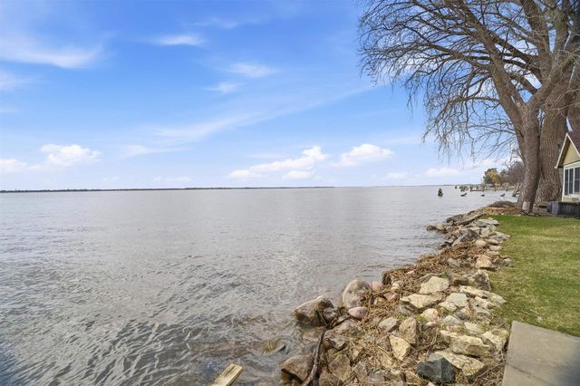 6097 E LYNGAAS ROAD, Winneconne, WI 54986