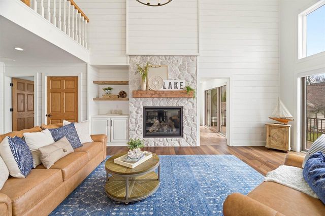 6097 E LYNGAAS ROAD, Winneconne, WI 54986