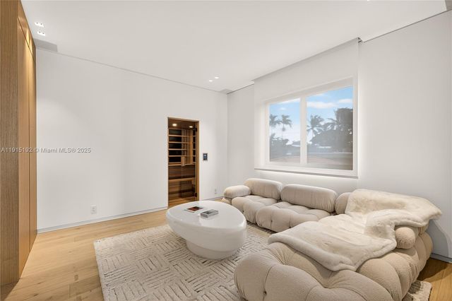 94 S Hibiscus Dr, Miami Beach, FL 33139