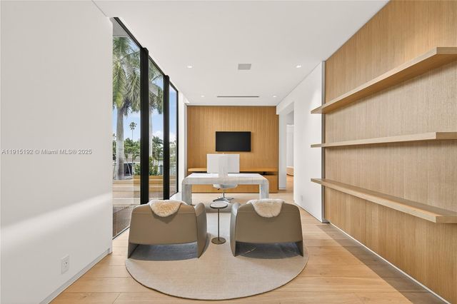 94 S Hibiscus Dr, Miami Beach, FL 33139