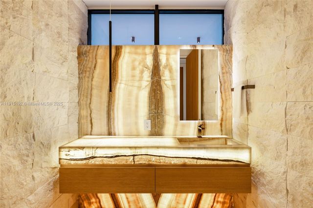 94 S Hibiscus Dr, Miami Beach, FL 33139