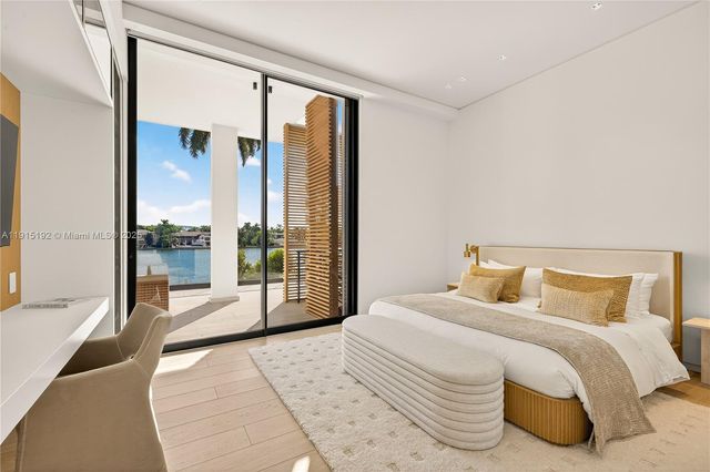 94 S Hibiscus Dr, Miami Beach, FL 33139