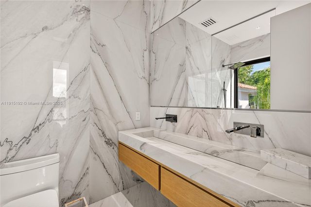 94 S Hibiscus Dr, Miami Beach, FL 33139