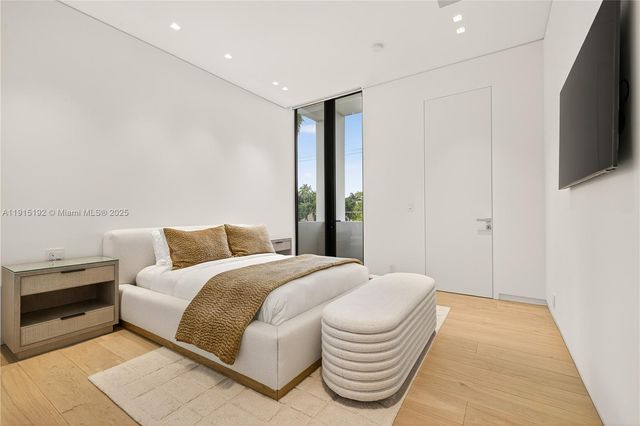 94 S Hibiscus Dr, Miami Beach, FL 33139