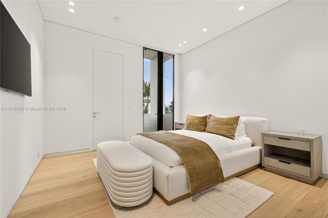 94 S Hibiscus Dr, Miami Beach, FL 33139