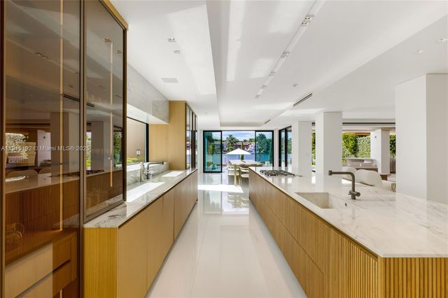 94 S Hibiscus Dr, Miami Beach, FL 33139