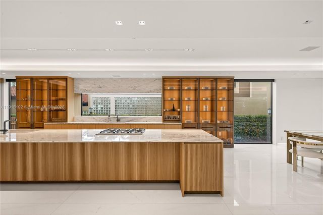 94 S Hibiscus Dr, Miami Beach, FL 33139