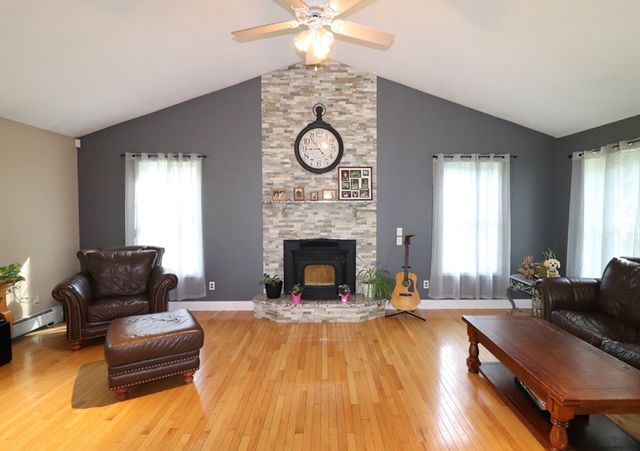 2 Collins Ln, Dartmouth, MA 02747